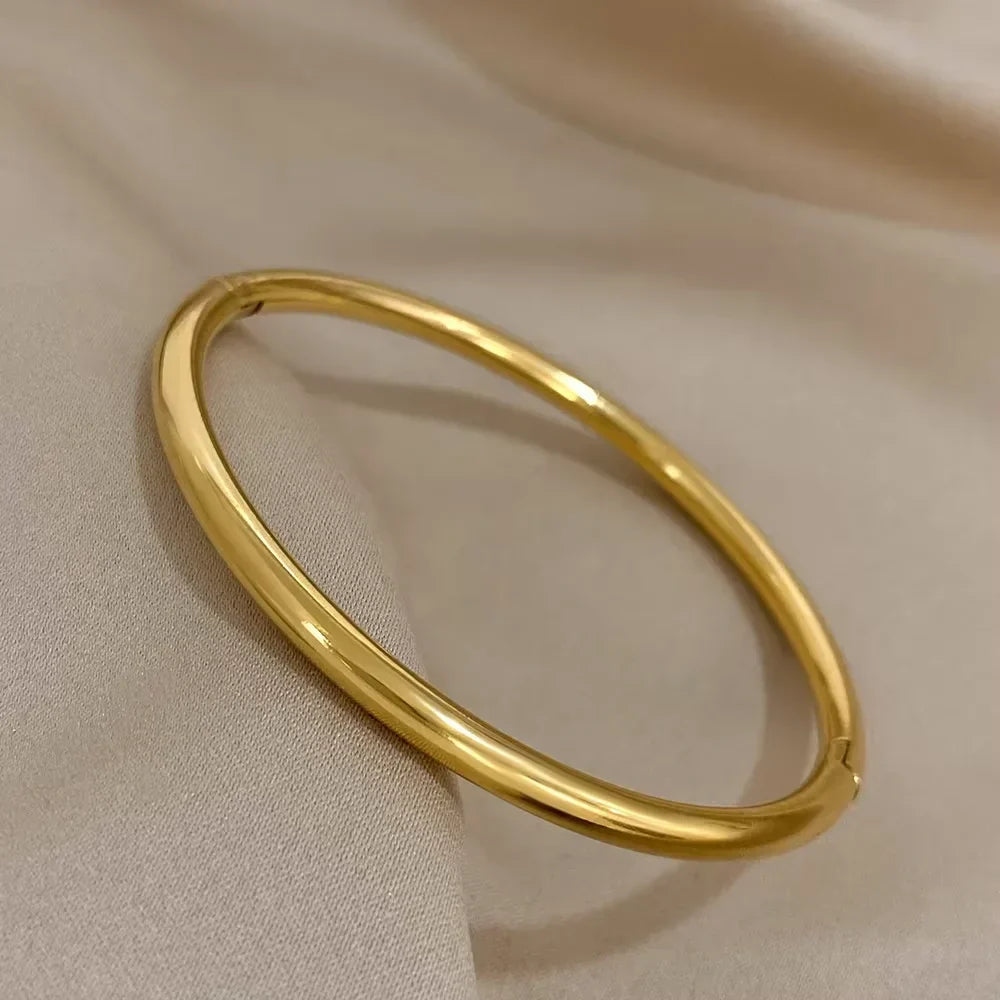 Soléa Gold Cuff Bracelet