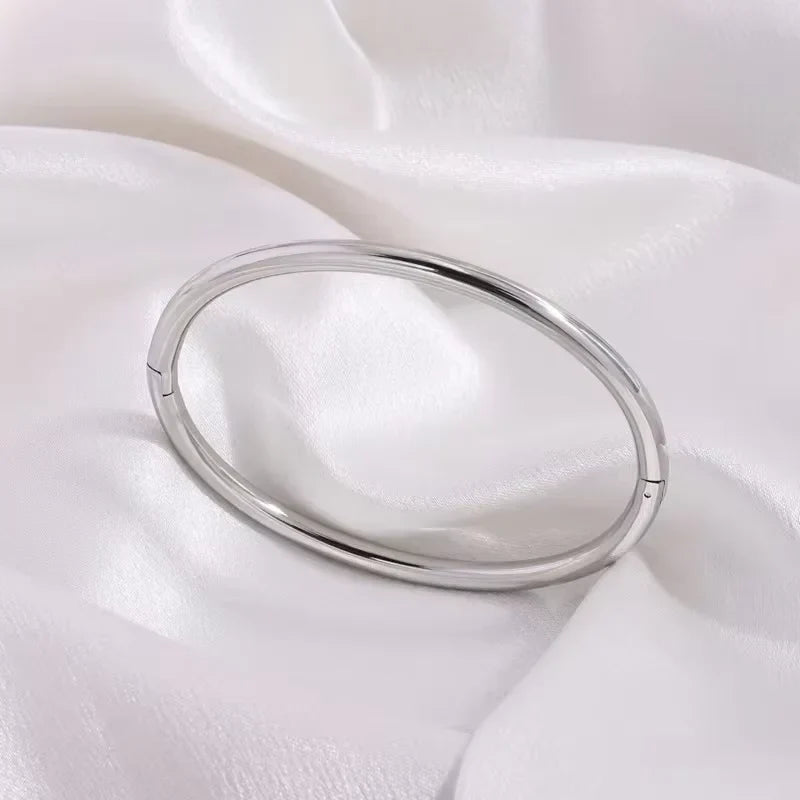 Soléa Gold Cuff Bracelet