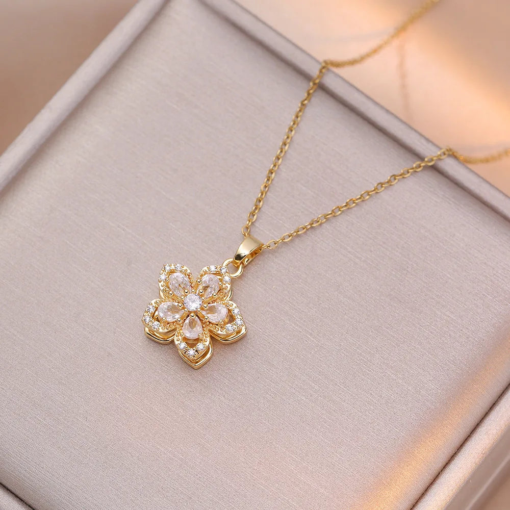 Elodie Flower Necklace