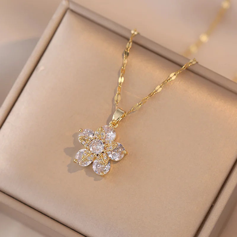Elodie Flower Necklace