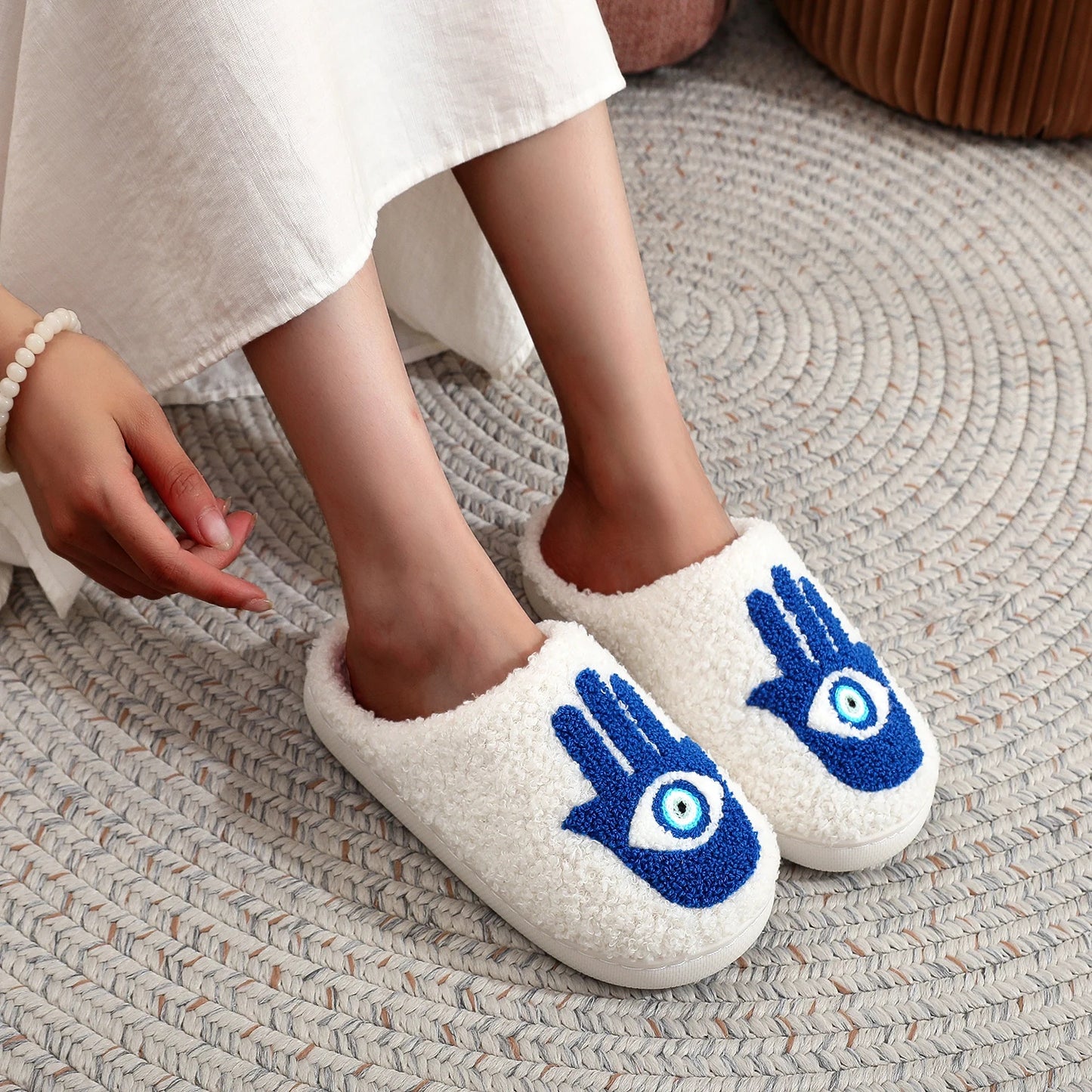 Muzzi™ - Cozy Evil Eye Slippers