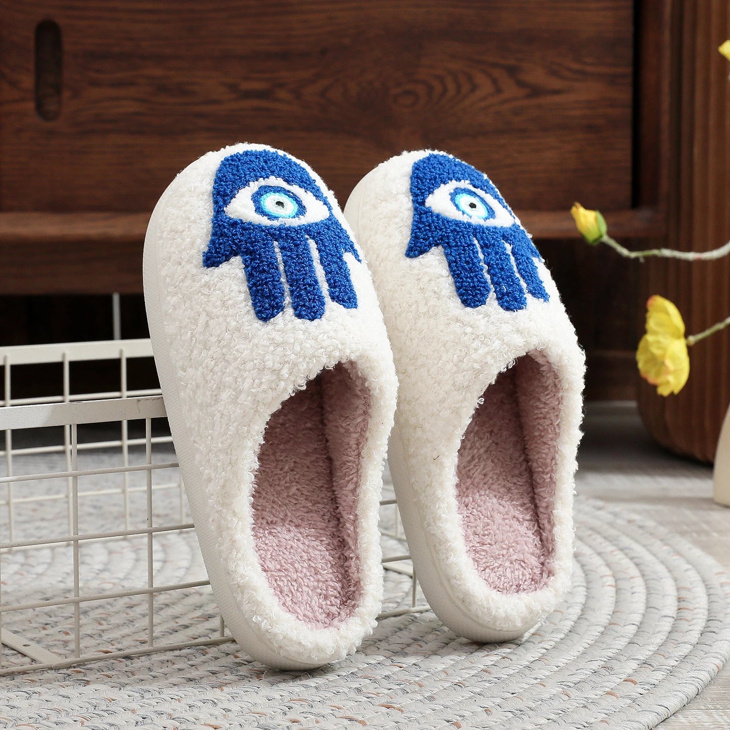 Muzzi™ - Cozy Evil Eye Slippers